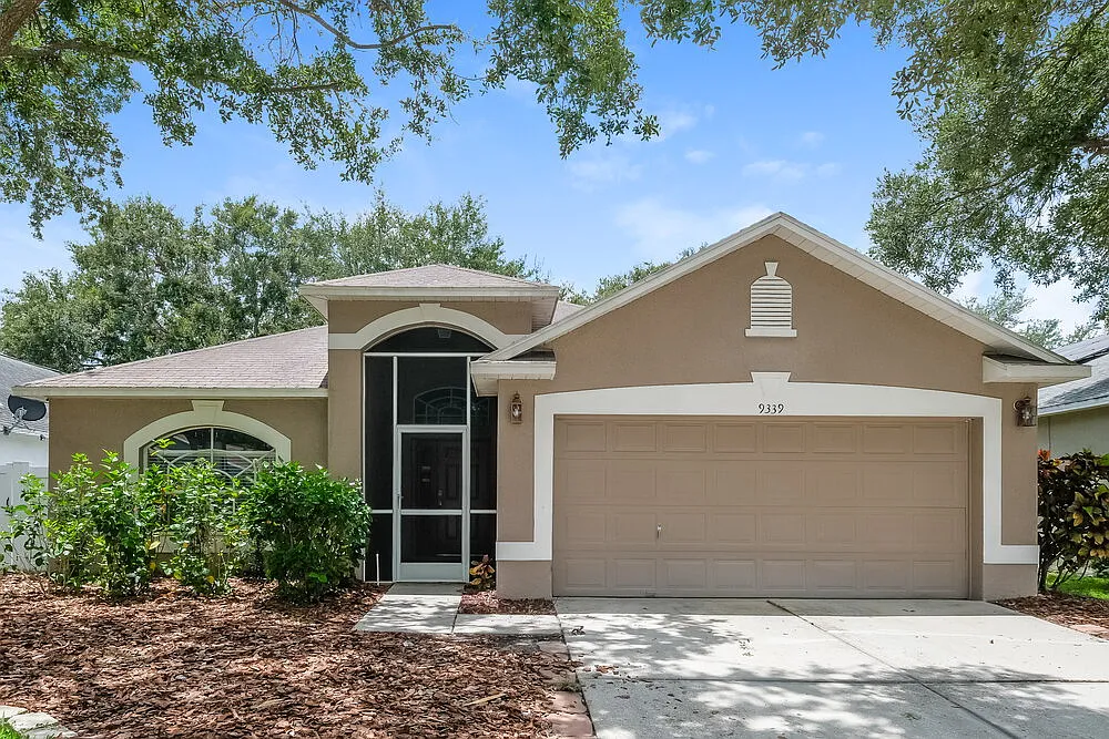 3 bed, 2.0 bath, 1640 sqft, $2,190 — Photo 1