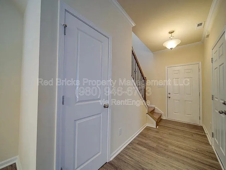 7015 Thornrose Dr — Photo 2