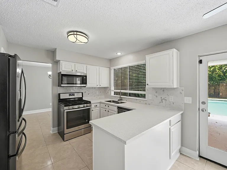 8130 Sunny Ridge Dr — Photo 10