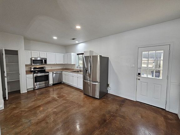 4th image of 207 Starr St