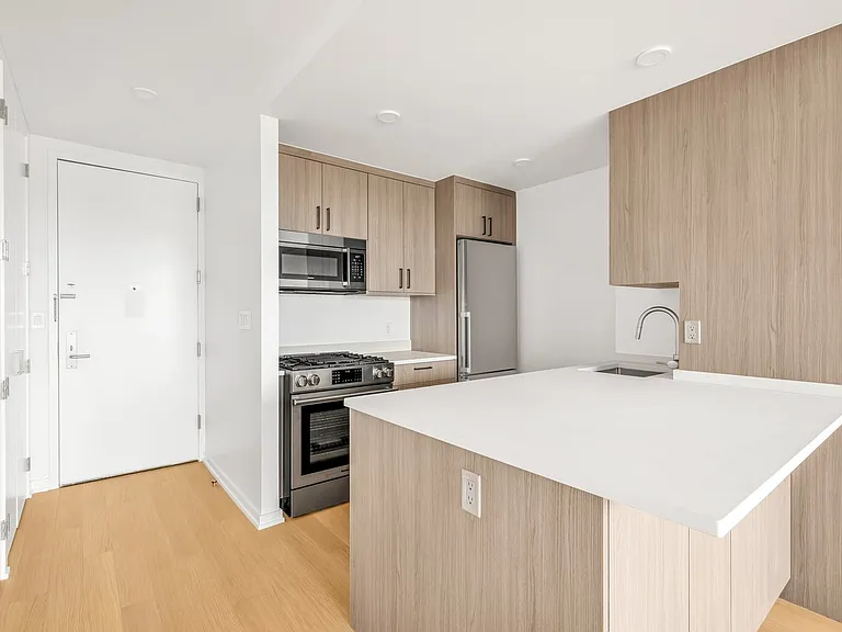 200 W 60th St #28D — Photo 9