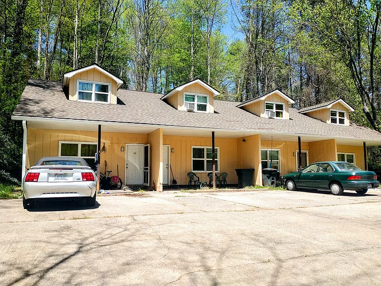 419 N Country Club Dr #D1 — Photo 1