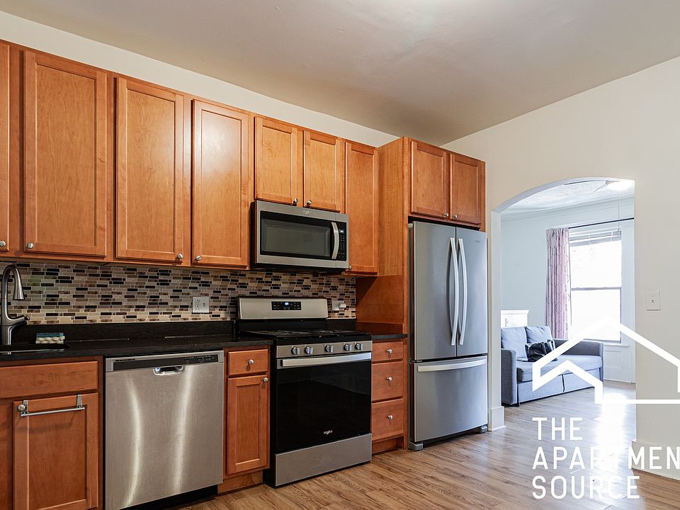 1st image of 910 W Belle Plaine Ave APT 1