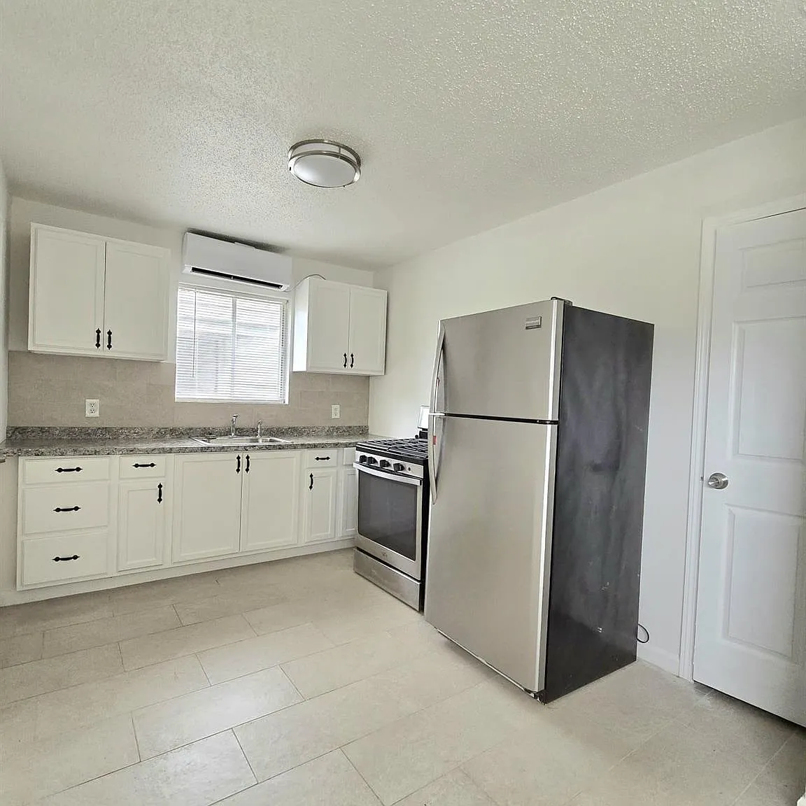 2 bed, 1.0 bath, 800 sqft, $1,099 — Photo 3
