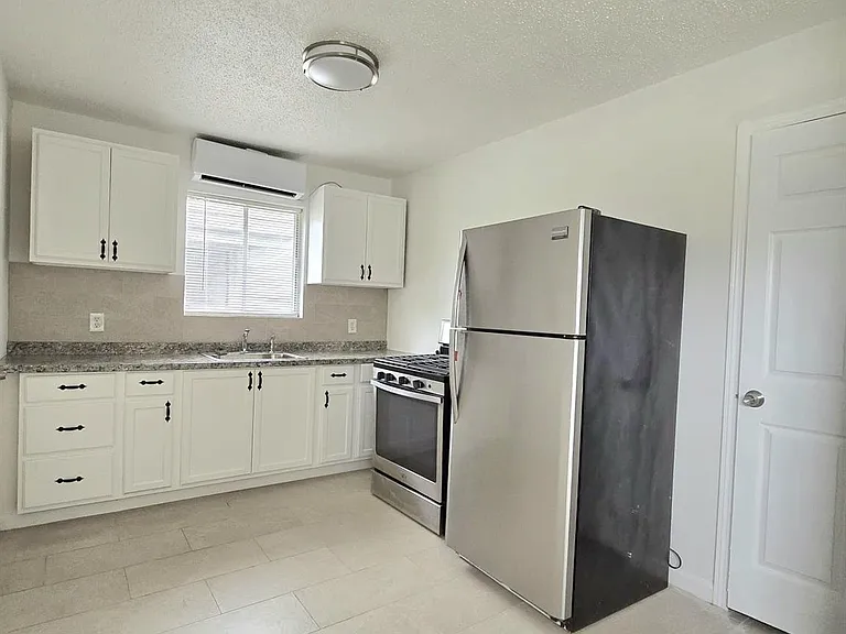 3843 Mount Pleasant St — Photo 3