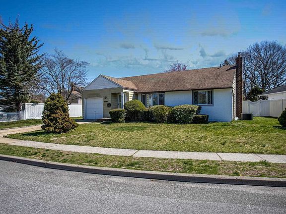 3rd image of 2927 Derby Dr W
