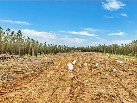 3rd image of 112 Cabin Rd