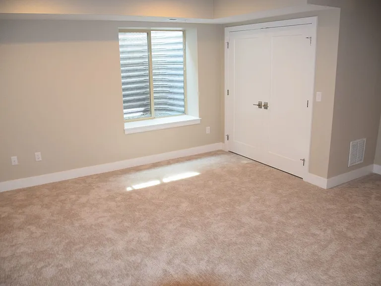 712 W 1st Ave — Photo 5