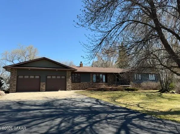 109 Sandwood Pl, Park River, ND 58270