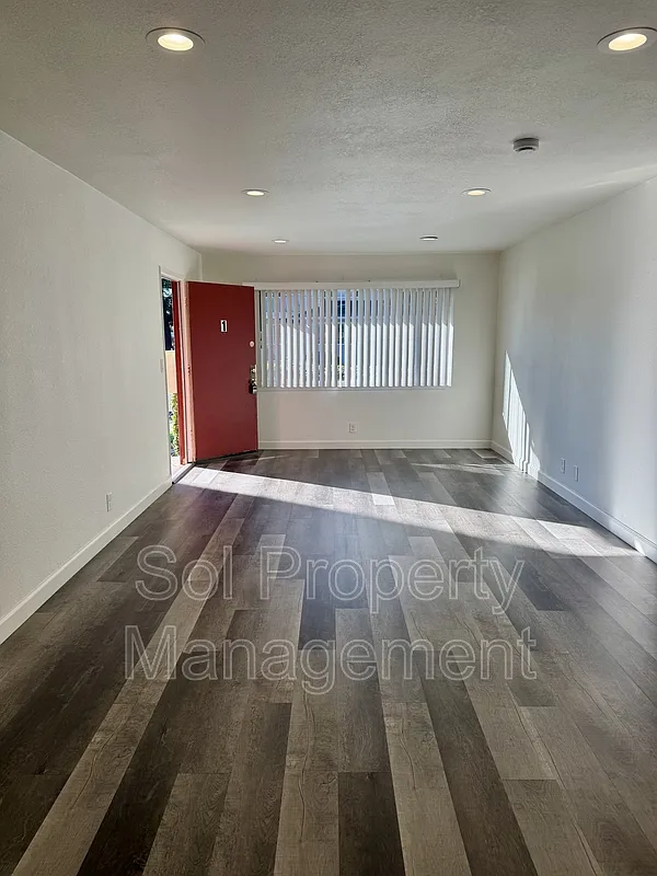 Building Photo - 1053 W Hamilton Ave #1