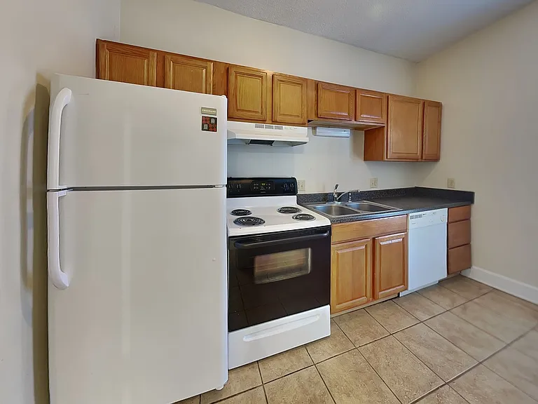 1394 Indianola Ave — Photo 4