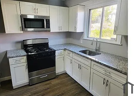700 E Cold Spring Ln — Photo 4