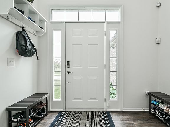 3rd image of 8145 Walden Glen Ct