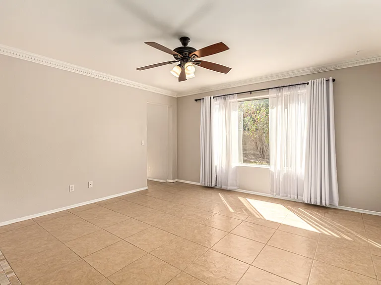 3223 E Poinsettia Dr — Photo 12