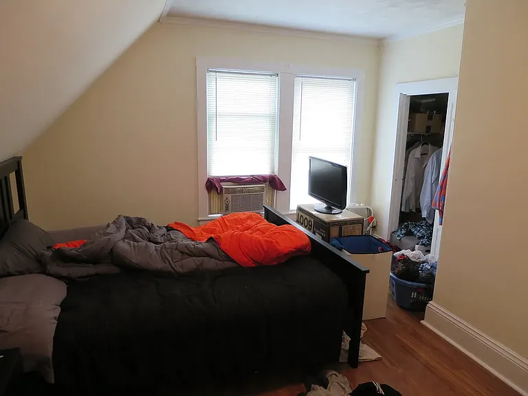 35 Crocker St #2R — Photo 6
