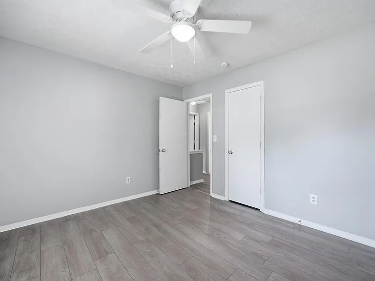 11240 Rotherick Dr — Photo 15