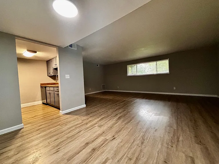 Flowerdale Apartments — Photo 17