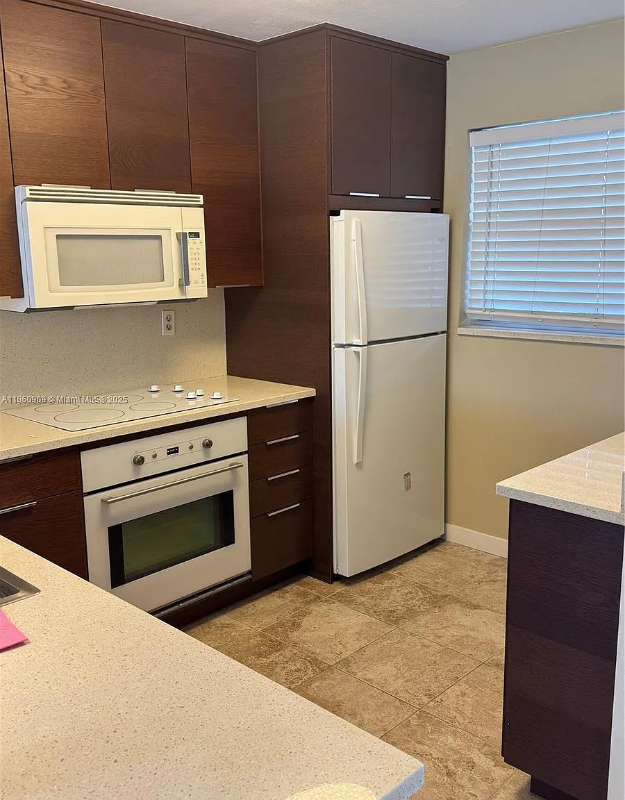 3 bed, 1124 sqft, $3,000 — Photo 1