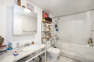 Rented by R New York