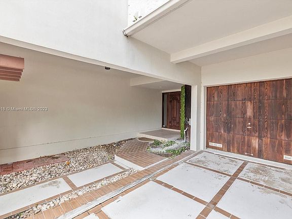 4th image of 2507 NE 135th St