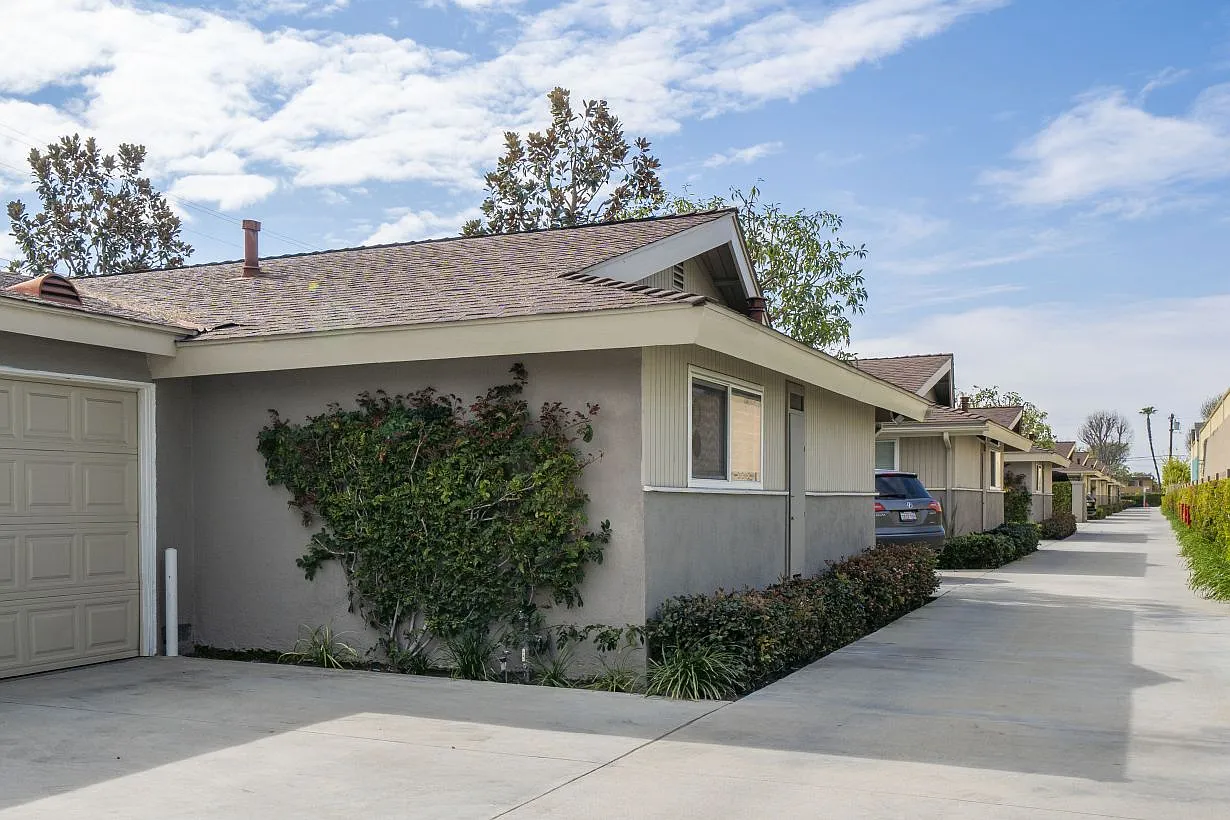 2 bed, 515 sqft, $2,790 — Photo 2