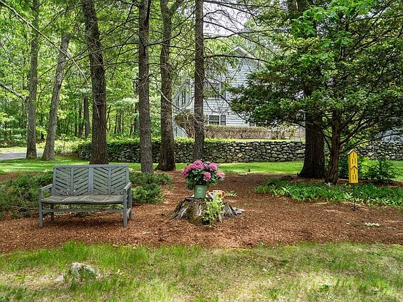 4th image of 21 Wayland Hills Rd