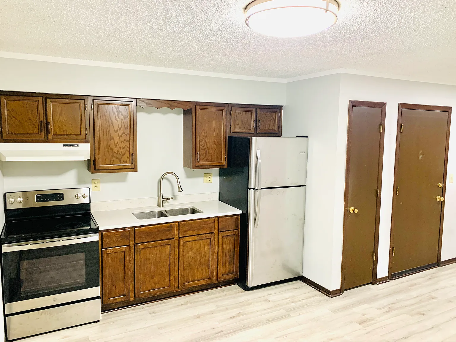2 bed, 900 sqft, $1,400 — Photo 2