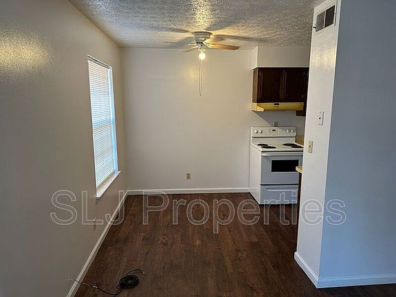 5th image of 428 Locust St APT 1