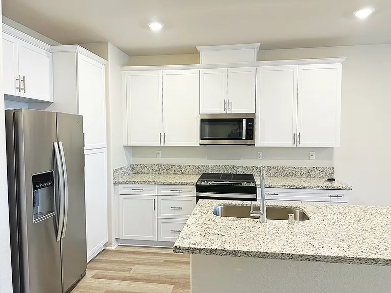 2711 Erebus Ct — Photo 2