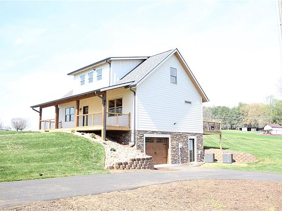 3rd image of 500 Norman Ln