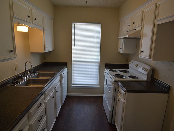 5th image of 2752 Parkchester Dr