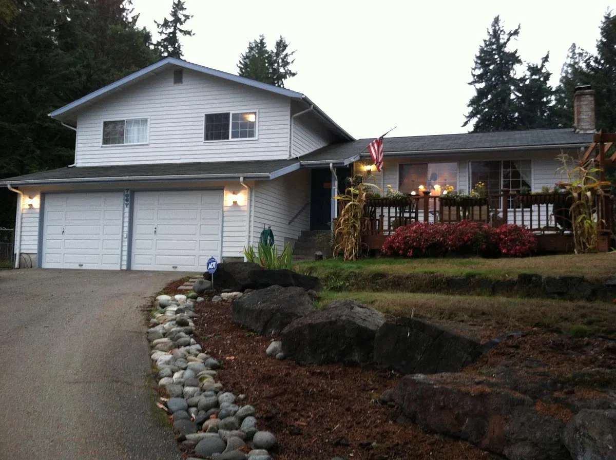 3 bed, 2.5 bath, 2052 sqft, $2,800 — Photo 2