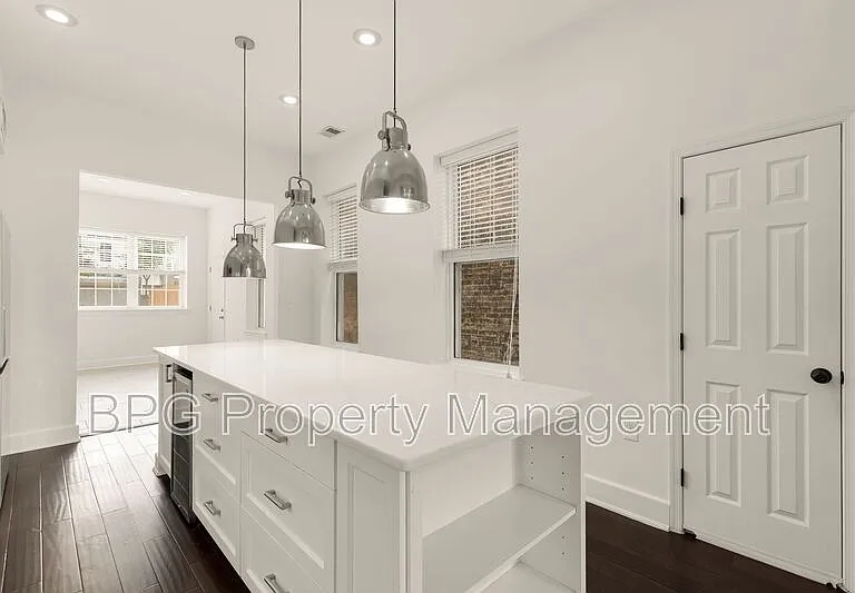 1027 7th St NE — Photo 33