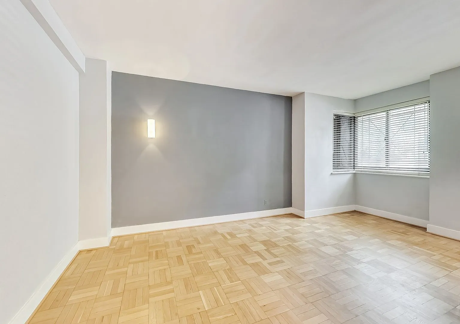 Stylish 1 Bedroom Condo in Foggy Bottom! — Photo 3