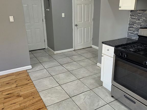 3rd image of 275 Ellis Ave #3