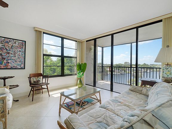 4th image of 8 Royal Palm Way #401