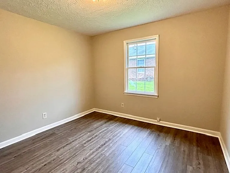 180 Hennon Dr NW — Photo 5