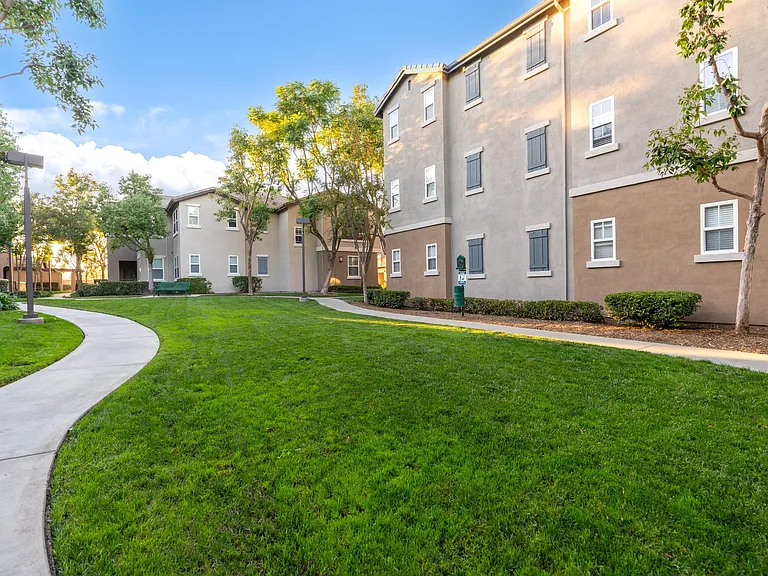 Sonoma at Mapleton Apartments — Photo 26