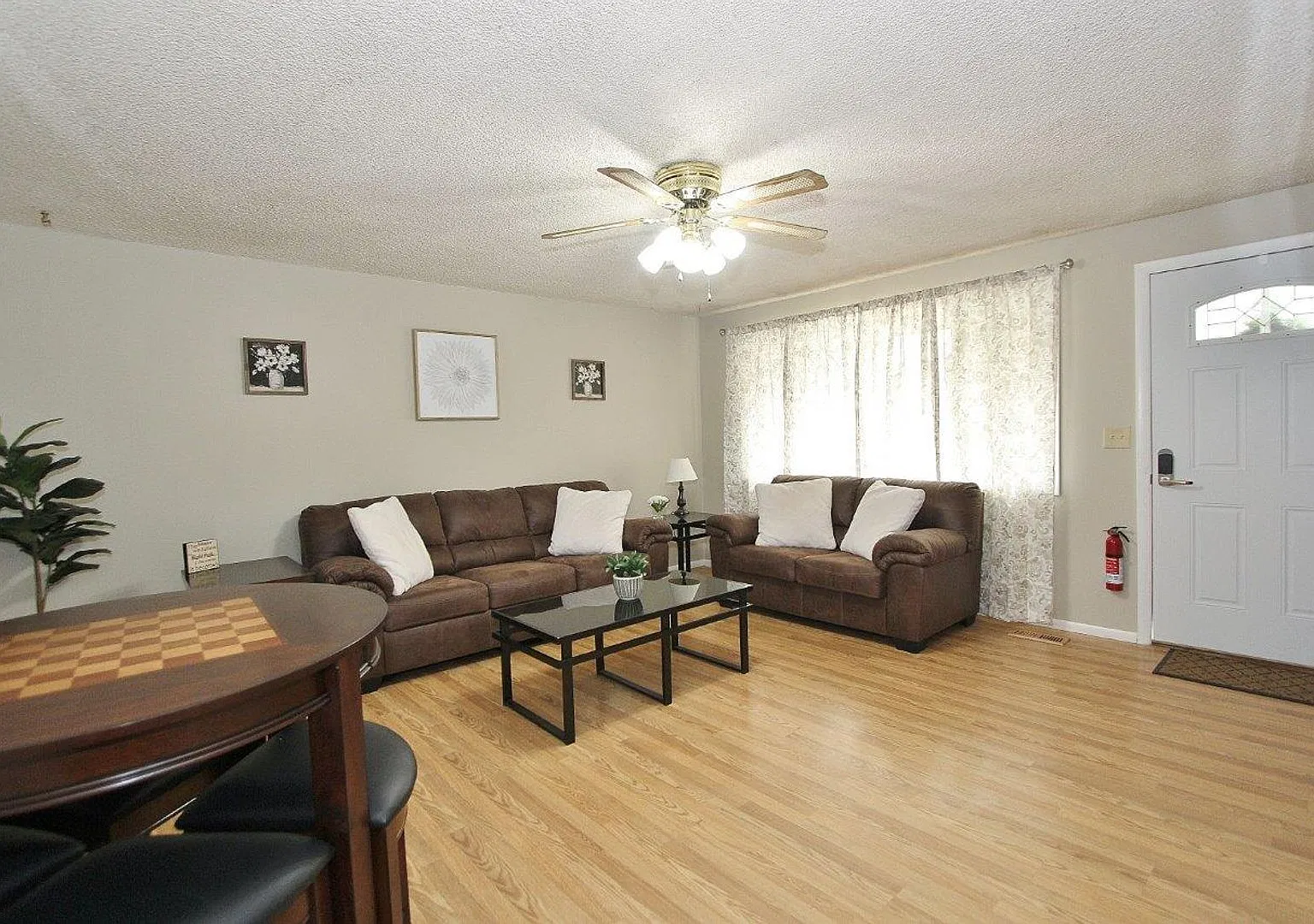 Charming Single-Level Home in Quiet Neighborhood — Photo 3