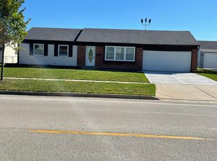 11 N Braintree Dr, Schaumburg, IL 60194