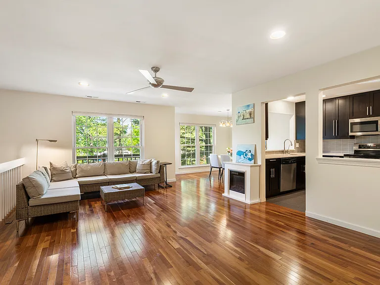 1504 Westgate Dr — Photo 6