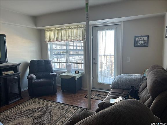 2nd image of 601 110th Ave #402