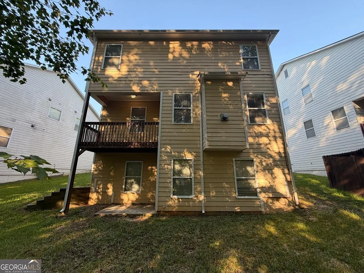 3 bed, 2.5 bath, $2,000 — Photo 2