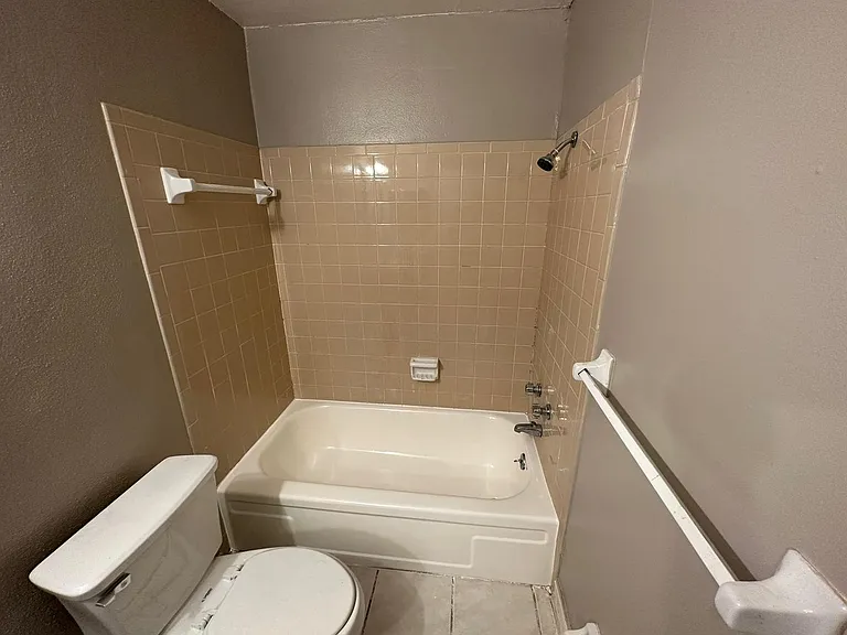 1830 Maravilla Ave #206 — Photo 6