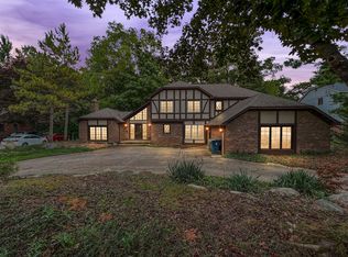 120 Chalmers Dr, Rochester Hills, MI 48309