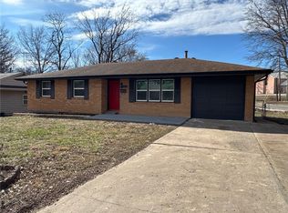 17293 E Cheyenne Dr, Independence, MO 64056