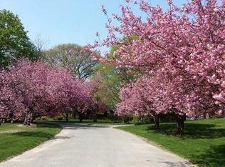 3 Knoll Rd, Port Washington, NY 11050