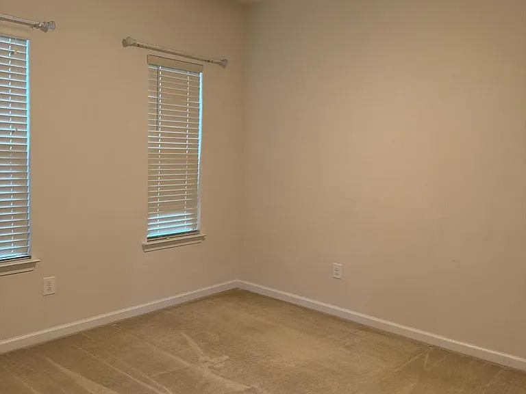 25707 Bishop Grove Ter — Photo 17
