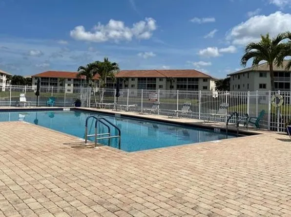 7819 Regal Heron Cir APT 201, Naples, FL 34104