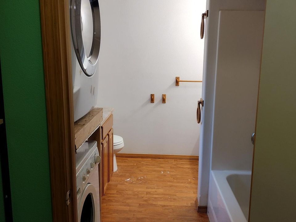 Bathroom/laundry room